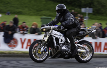 Yamaha R1 Streetfighter