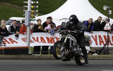 Yamaha R1