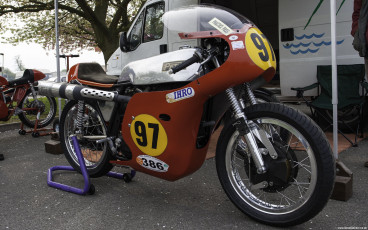 Petty Manx Norton