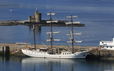 Artemis Tall Ship in Douglas Harbour