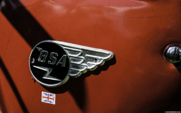 BSA 650 Side panel