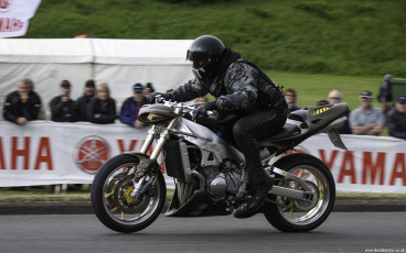 Yamaha R1