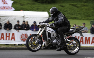 Yamaha R1