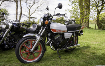 Yamaha RD400