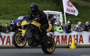 Yamaha R1 Streetfighter