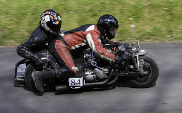 Triumph Kneeler Outfit