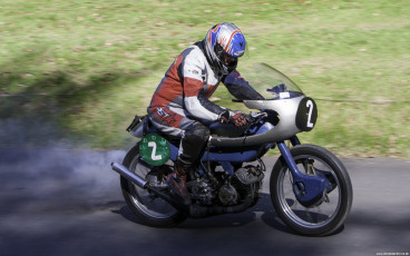 2 Stroke Twin
