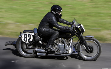 Vincent HRD Kneeler