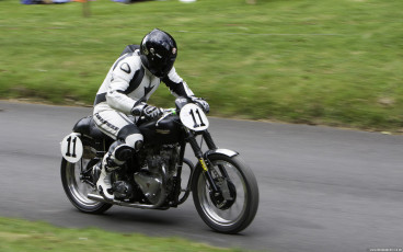 Triumph Twin