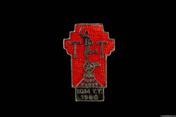 Isle of Man TT 1986 Enamel Badge