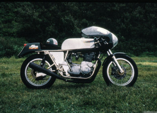 Mattice Triumph Cafe Racers