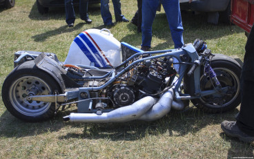 Sidecar 2 stroke 4 cylinder