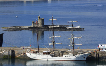 Artemis Tall Ship in Douglas Harbour